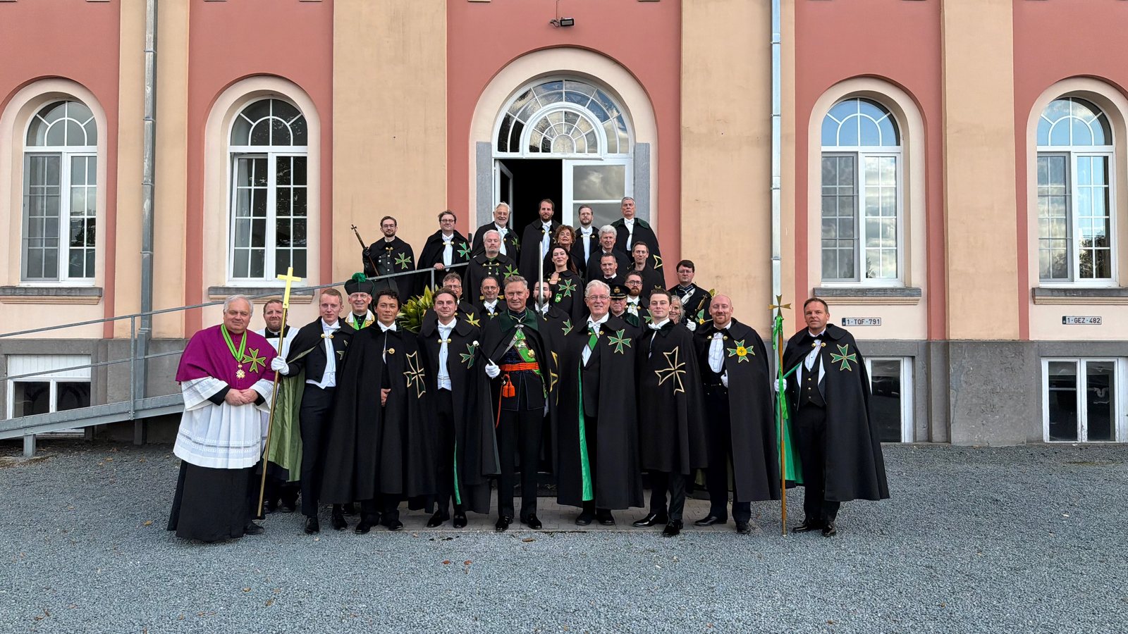 De deelnemers aan de Lazarusdagen 2026 op het bordes van Het Oude Klooster te Overijse