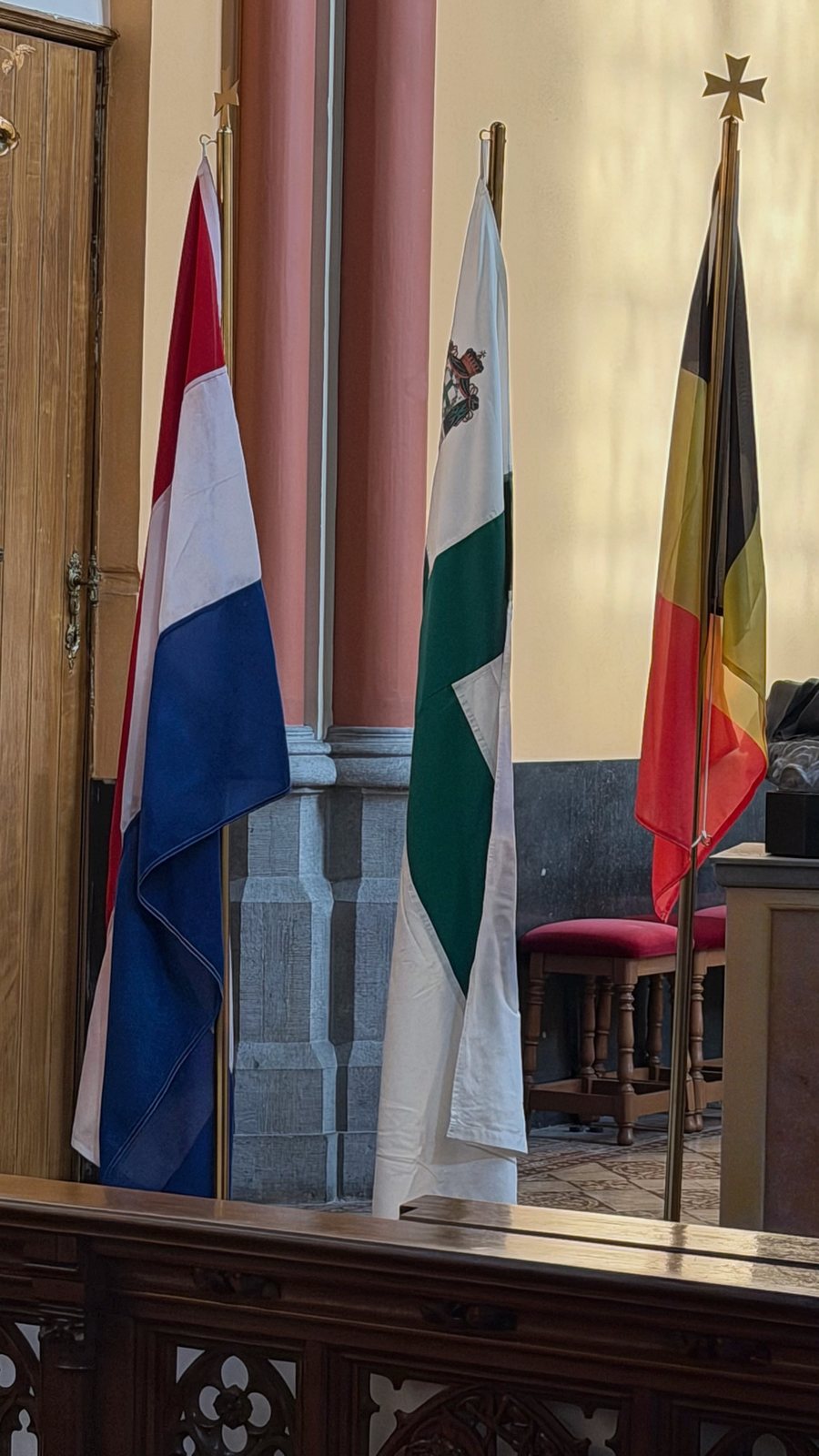 De vlaggen van Nederland, de Orde en België in de kapel
