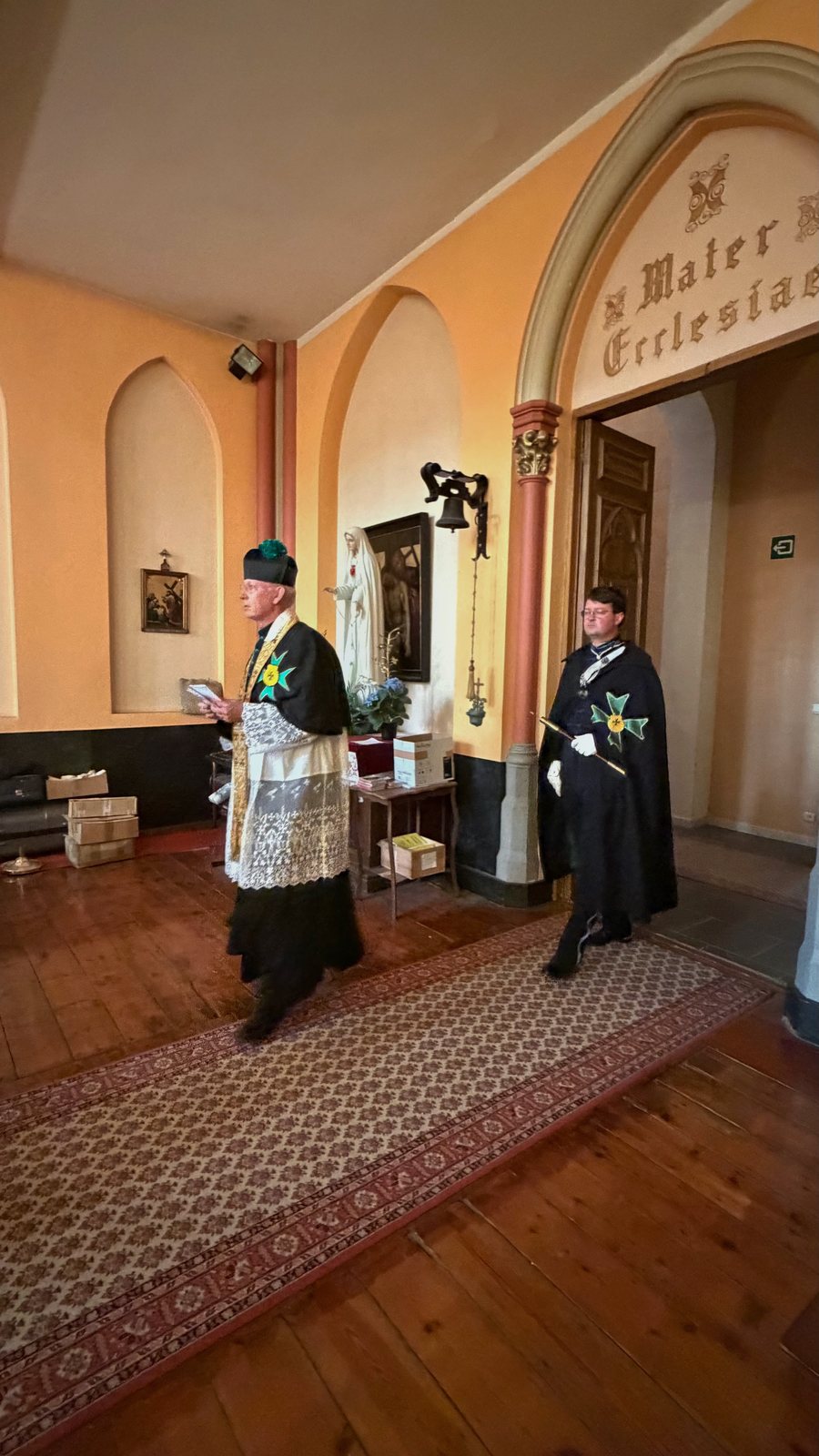 De geestelijkheid tijdens de kerkdienst