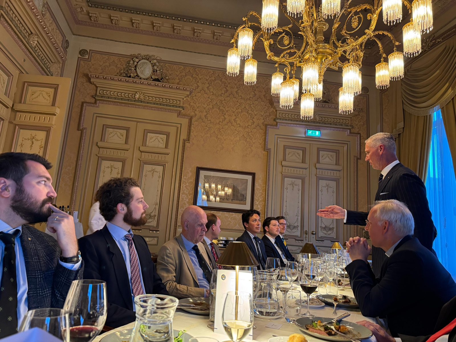 Joost Röselaers spreekt aan de Saint-Lazaretafel
